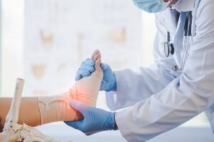 Dr. Emad Ansari providing advanced general trauma treatment for fractures, bone injuries, joint injuries, and accident-related orthopedic conditions.